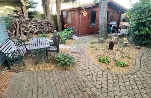 Cosy Cabin, hidden from the main house - Sleeps 2 - EV - Foto 34