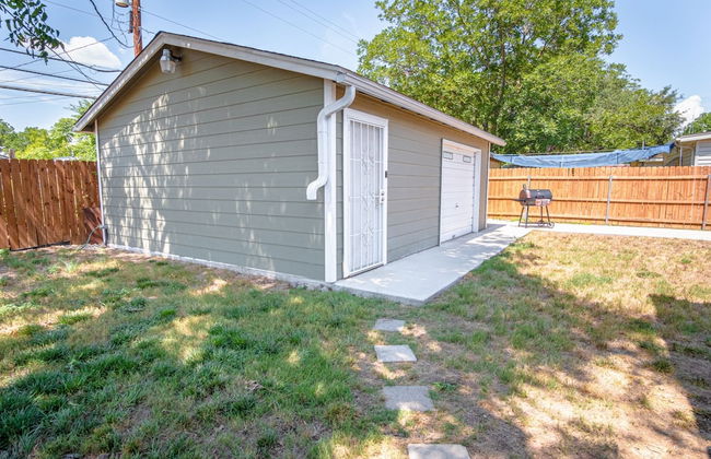 Splendid Gated 4 BR 2 BA Home Near Downtown - Foto 32