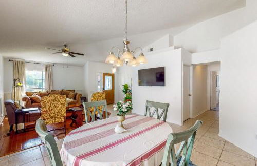 Families with Pets! Home Near Orlando Theme Parks - Photo 7