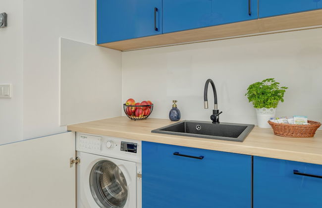 Blue Apartment With Sea View by Renters - Photo 16