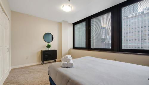 Upscale Charm PRIME LOCATION 7TH FLOOR SWEEPING CITY VIEWS FAST WIFI 24-7 Gym Lounge Roku - Foto 2