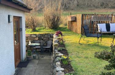 Springbank Apartment - Sleeps 4 - Pet Friendly - Photo 30