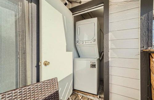 Chic 2B Getaway - 10min to DTWN - W/D, Pool, Prkg - Foto 32