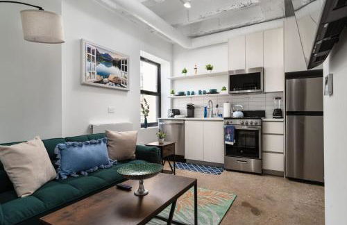 Elegant Stylish Loft Oasis Uptown Rooftop WFH Gym - Photo 11