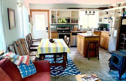 Private pet friendly beach house, steps to beach - Foto 24