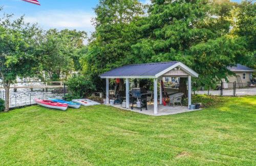 Dock and Fire Pit Lakefront Bonneau Home! - Foto 19