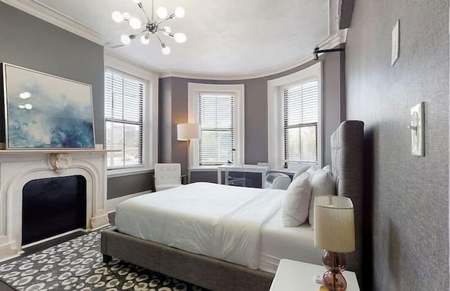 Premier Suites - Bay Village - Photo 2