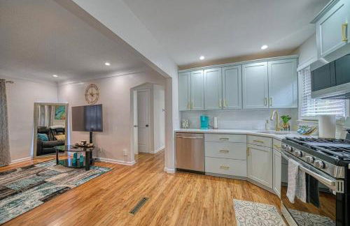 Beautiful Modern home with all year use HOT TUB, Pool table, Game room, & Propane fire pit!! - Foto 33