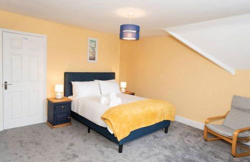 Large House in Looe, Near Beach and Bars with Great Views, Free Parking and Free Access to a Nearby Indoor Swimming Pool - Foto 28