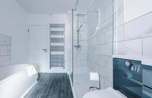 Oxford House by YourStays - Cosy Home in the Suburb of May Bank - Foto 32