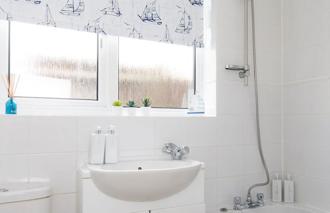 Seaside Retreat 2 Mins to Beach - Photo 19