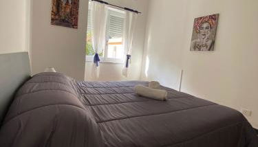 Right Bank House - Photo 3, Garden