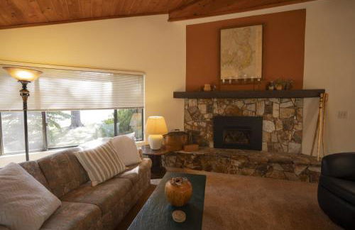 3BR Flagstaff Escape with Deck and Pine Views - Foto 33