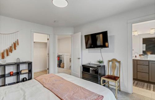 Modern and Bright Townhome with Game Room in S Salem - Foto 10