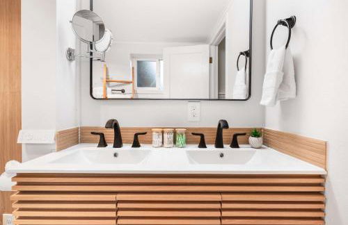 Serene Japanese Retreat w Sauna & Hot Tub Escape - Foto 27