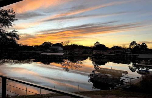 Luxury Lake LBJ Waterfront Home with Hot Tub and Boat Slip - Foto 3