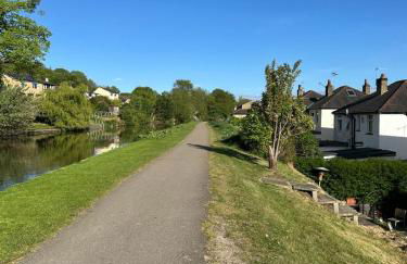 Canalside walks Riddlesden Local to Skipton Ilkley Haworth & Keighley Worth Valley Railway - Foto 37