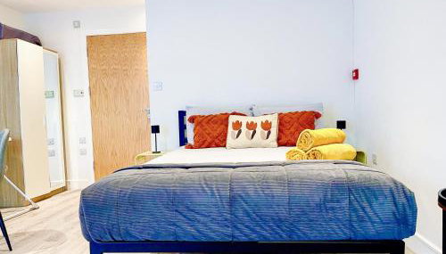 Furnished Studio Flat in Angel, Islington with FREE Wi-Fi moments from Upper Street & Kings Cross by NourNest Apartments - Foto 4, towels, wardrobe, Other