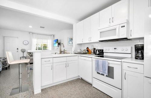 Renovated 2BR Home - Hot Tub, Gym & Beach Nearby - Foto 4