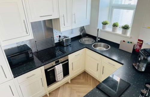 Luxury Sea View Apartment with Multi Room Balcony And Private Onsite Parking Only 300M From the Beach - Foto 10