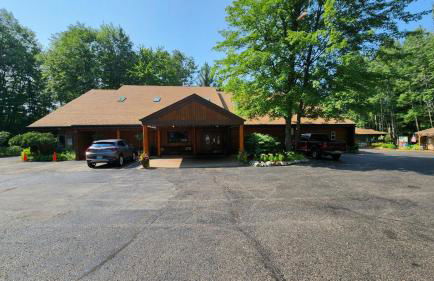 Springbrook Inn East Room - Photo 7