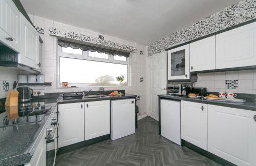 Peaceful property with stunning views - Pass the Keys - Photo 13