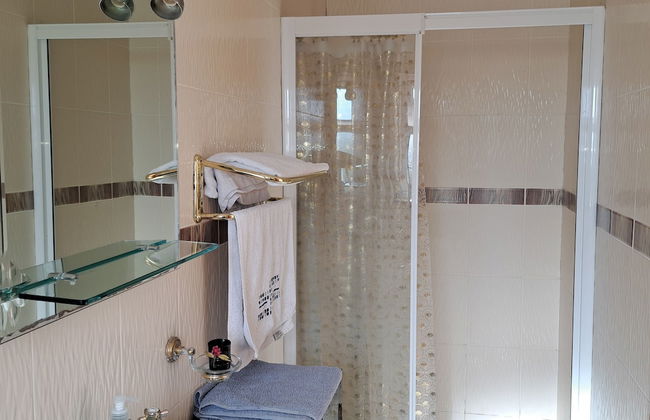 Spacious 6-bed House 10 Minutes From Knock Airport - Photo 21