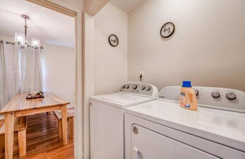 Near Parks & Shopping- Hickory Ridge Hideaway - Foto 11