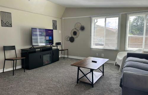 Bellwood 2 bed family house w 2 living areas Superhost - Photo 10