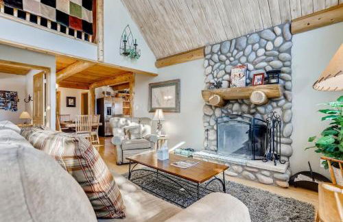 Lovely House Tucked in the Pines with Private Hot Tub - Pura Vida - Foto 25