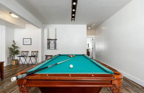 The Moccasin Lodge with Hot Tub and Fire Pit Escape - Foto 2