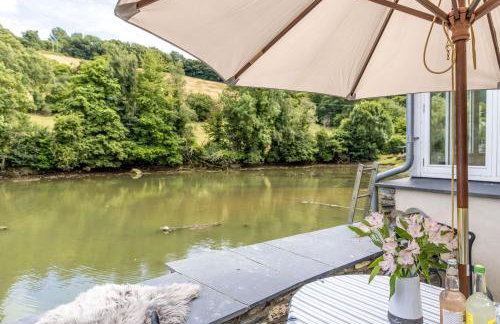 Duck Cottage - Waters Edge, Exclusive Village Location - Photo 32