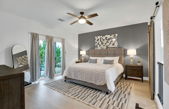 Soaring 2-level Point Venture Home on Lake Travis - Foto 3