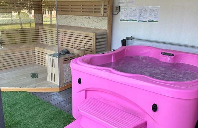 Magnificent Luxury Chateau in Vast Garden with Sauna & Hot Tubs - Photo 65