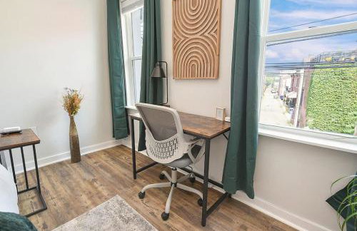 HostWise Stays - The Larryville - Amazing Bathroom, Perfect Location, Custom Build - Foto 29