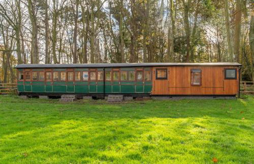 The Railway Carriage - Photo 29