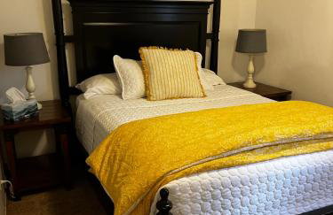 Unique Home Perfect for Large Gatherings. Pets welcome! - Photo 18