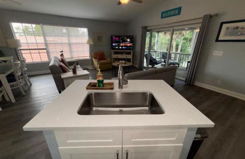 Redfish - Updated & Roomy 1.5 Mi to Beach Full Kitchen W&D - Foto 31