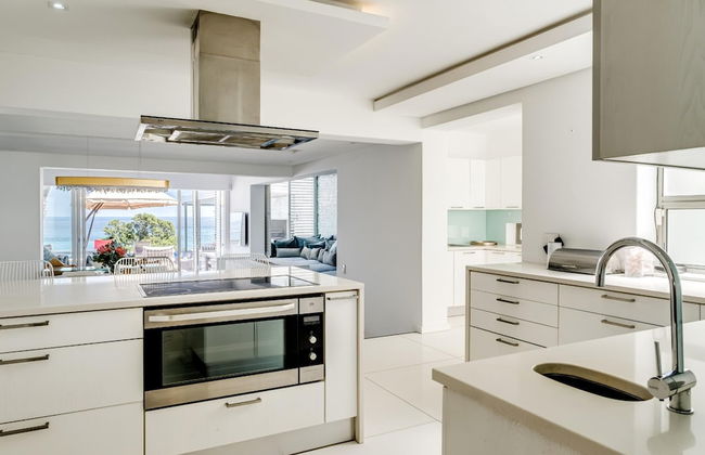 Villa Bleu Blanc in Camps Bay With Pool and Views - Foto 44