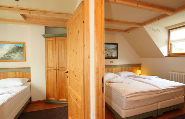 Kronau Chalet Resort - Photo 8