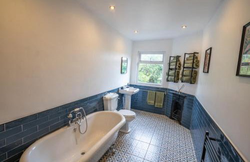 The Narrow House - Victorian house bursting with character & parking - Foto 9