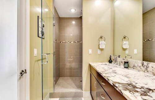 XL Terrace, Lazy River, I-O Pools, Game Room, Spa, Beach, Luxury 2-2 Penthouse! - Foto 61