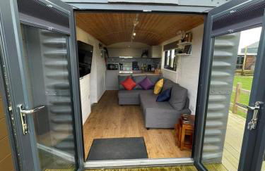 Maple Lodge Quirky Salvaged Railway Carriage with Hot Tub - Foto 10