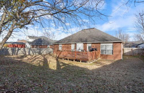Spacious 6 bed Bentonville House, Sleeps 12, Smart TVs, Wi-Fi - Foto 28