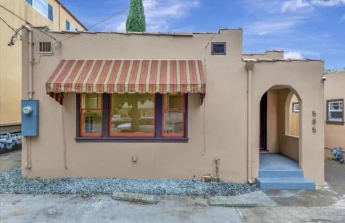 Iconic 2BR Bungalow, Short Walk to SJSU, with Parking - Foto 1