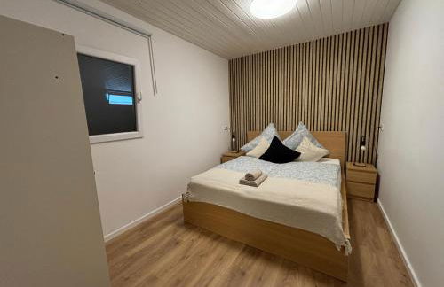 90qm - 5 Zimmer - Parkplatz - Autobahn - blauen See - Foto 13