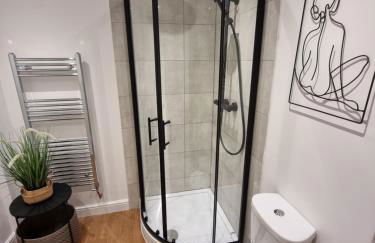 28 ExcellentStays - Heathrow - 5 Bedroom House - Foto 9