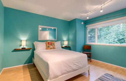 Forest Front Home w Fire Pit Mins to Beaches Wineries Trails Cedarview Retreat by AvantStay - Foto 25