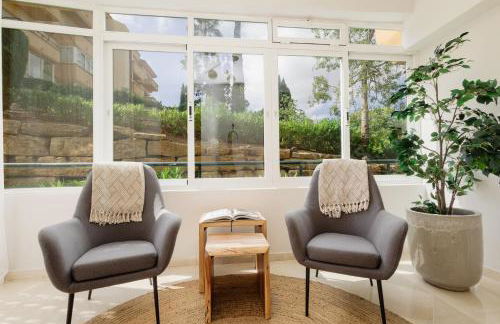 Luxurious frontline golf apartment in Elviria - Photo 29