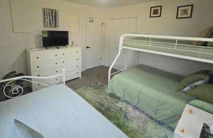 Spacious, Renovated, 5-bedroom Retreat, Near I-85 - Photo 37